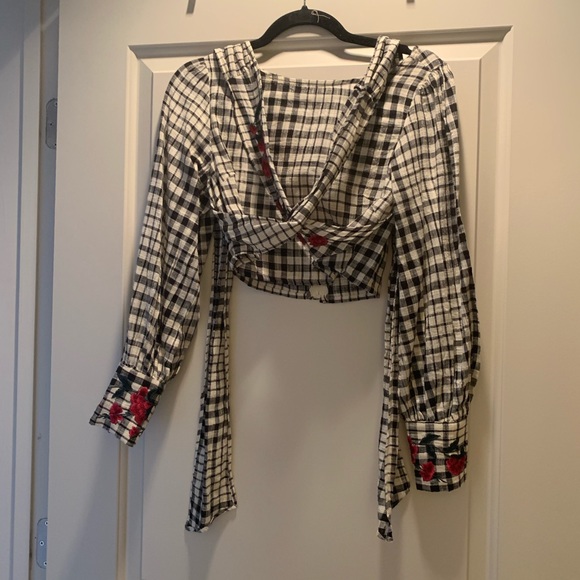 Tularosa Gingham & Rose Bell Sleeve Crop REVOLVE - Picture 5 of 7